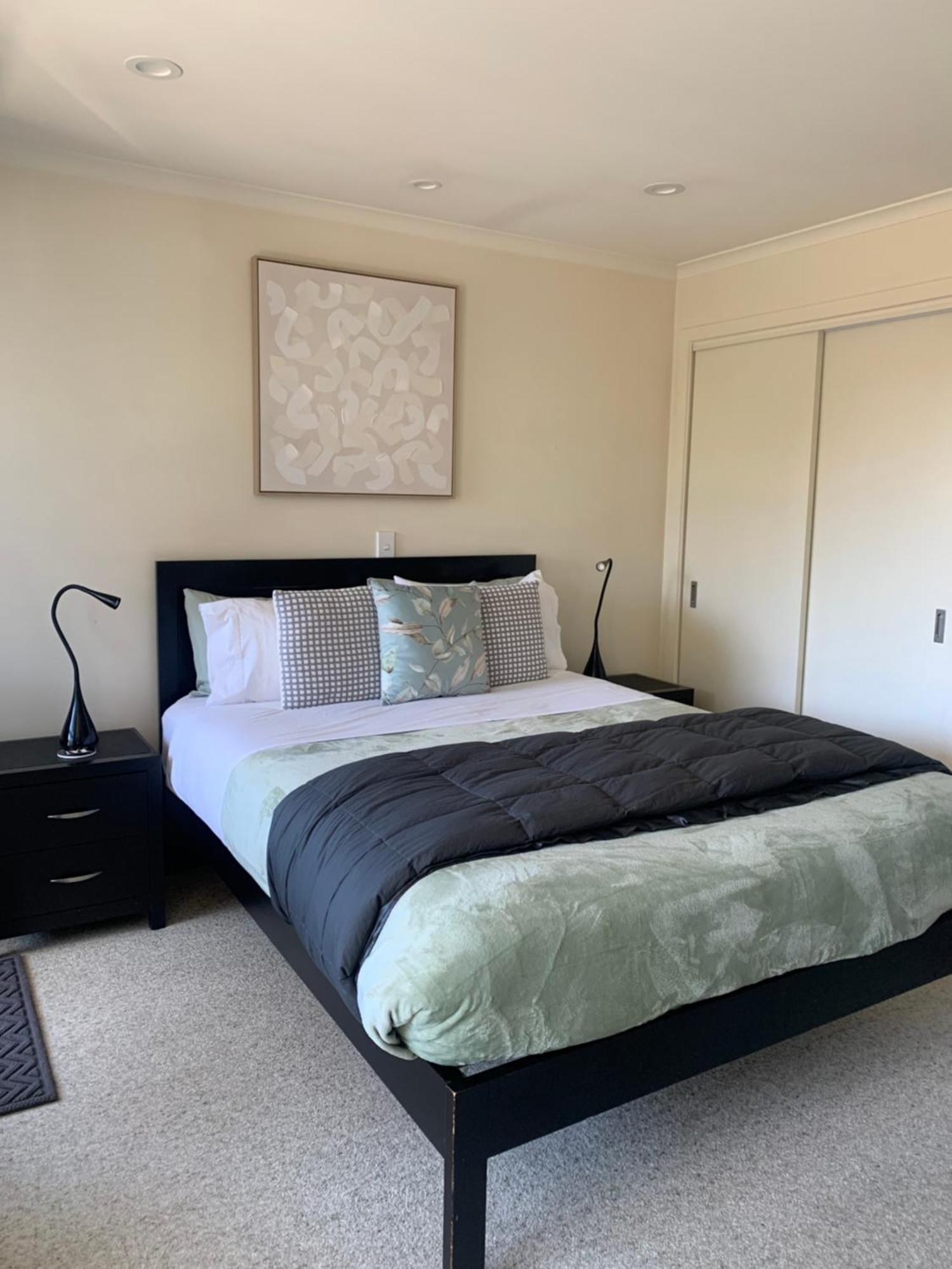 March Apartments Dunedin Room photo
