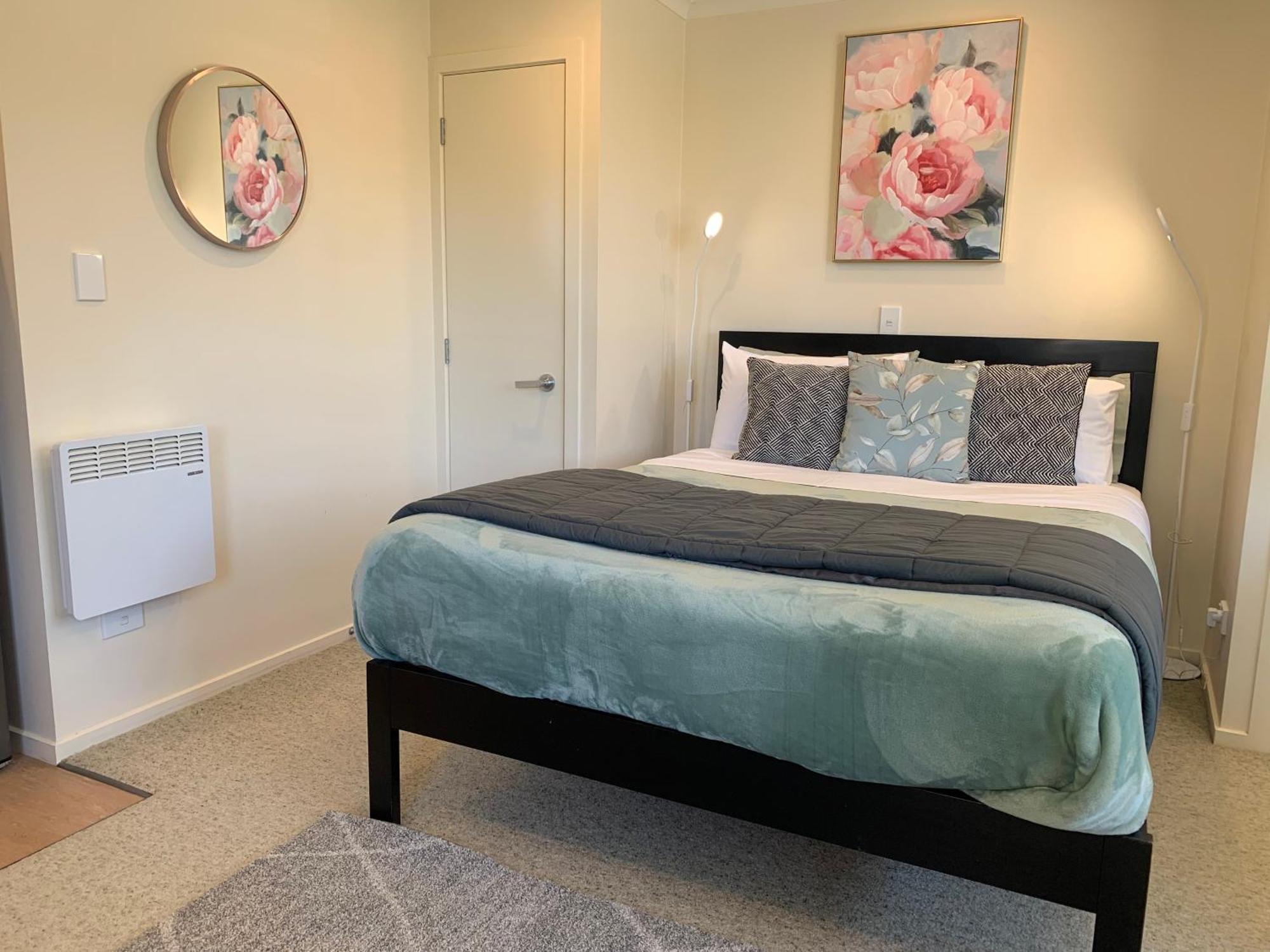 March Apartments Dunedin Room photo