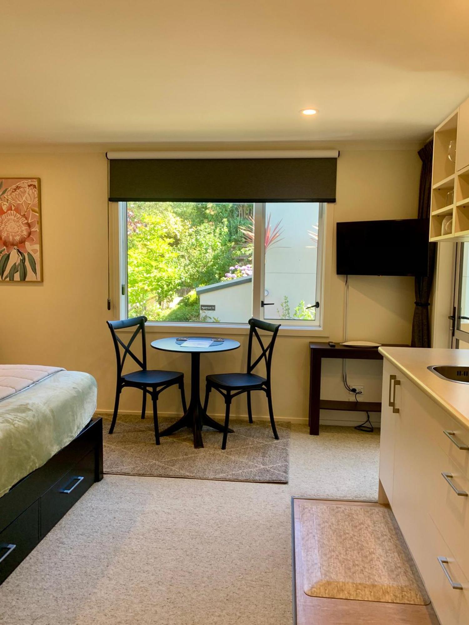 March Apartments Dunedin Room photo